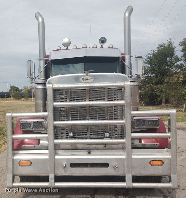 image for item MF9337 1990 Peterbilt 379  semi truck