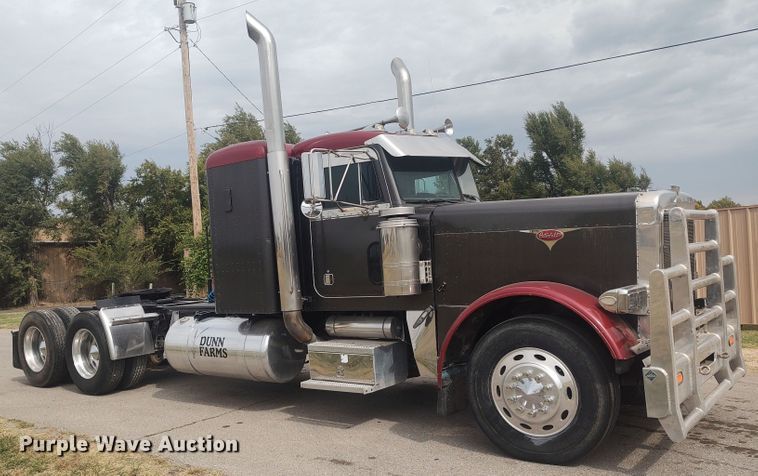 image for item MF9337 1990 Peterbilt 379  semi truck