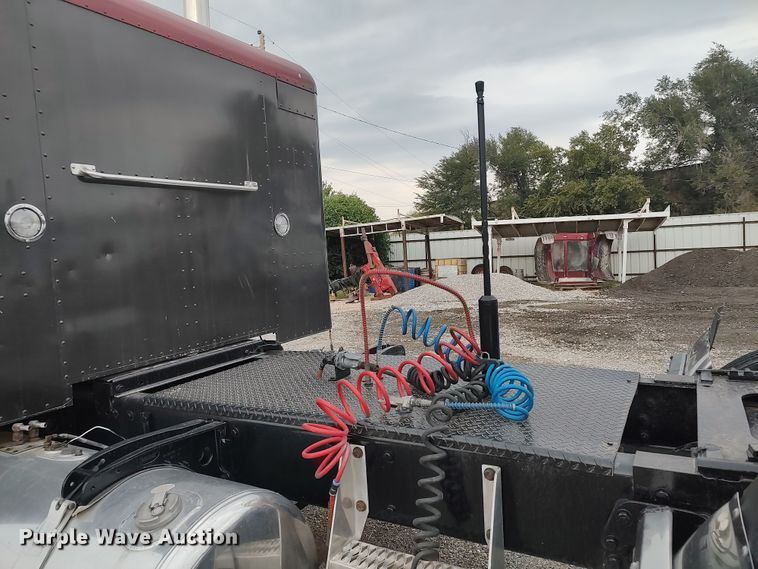 image for item MF9337 1990 Peterbilt 379  semi truck