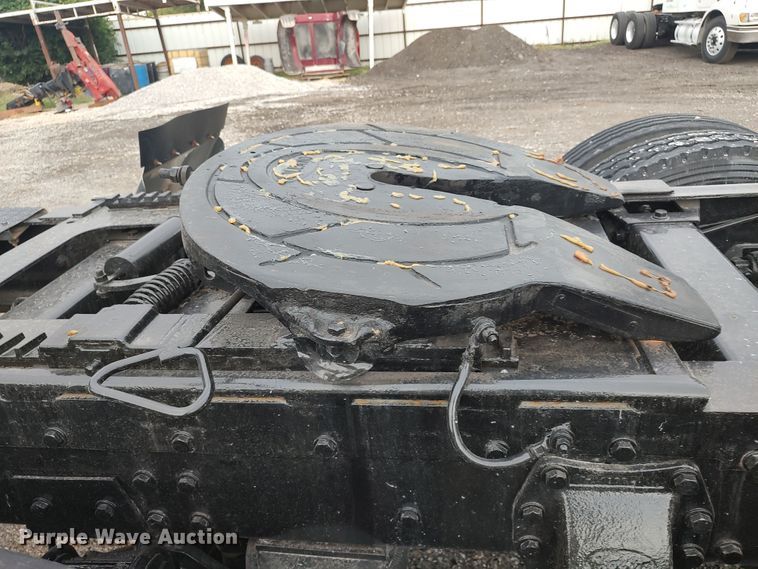 image for item MF9337 1990 Peterbilt 379  semi truck