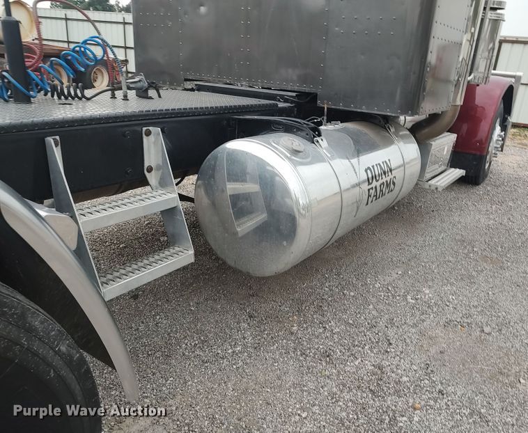 image for item MF9337 1990 Peterbilt 379  semi truck