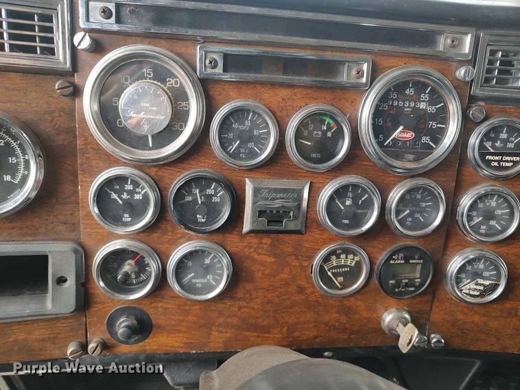 image for item MF9337 1990 Peterbilt 379  semi truck