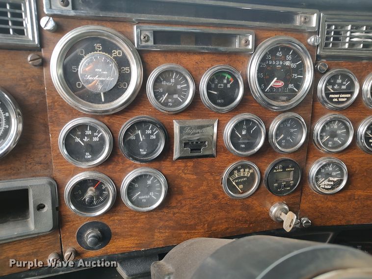 image for item MF9337 1990 Peterbilt 379  semi truck