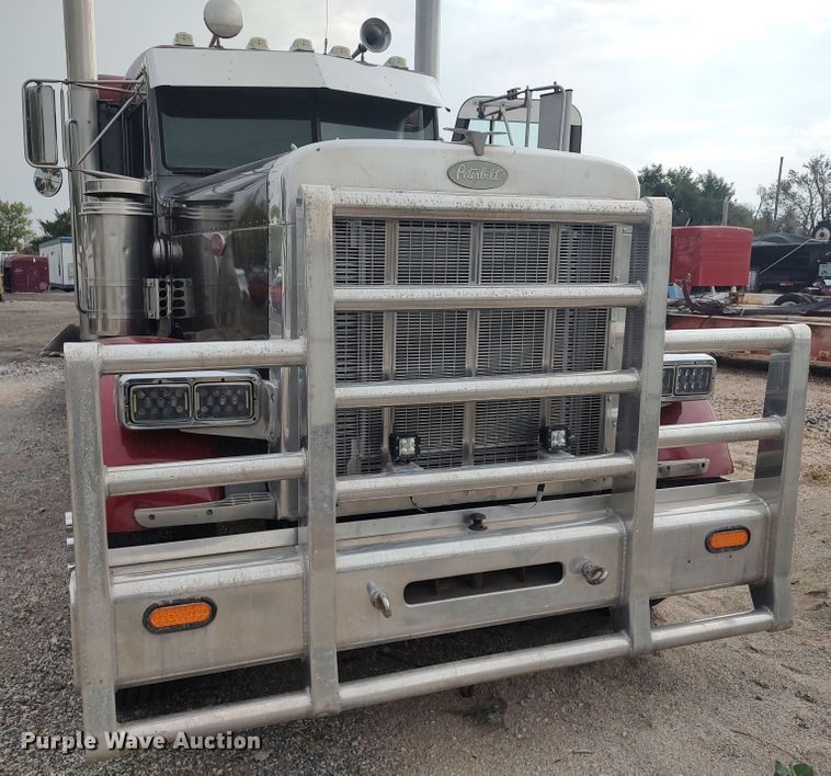 image for item MF9337 1990 Peterbilt 379  semi truck