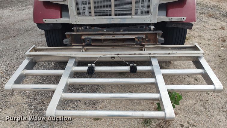 image for item MF9337 1990 Peterbilt 379  semi truck