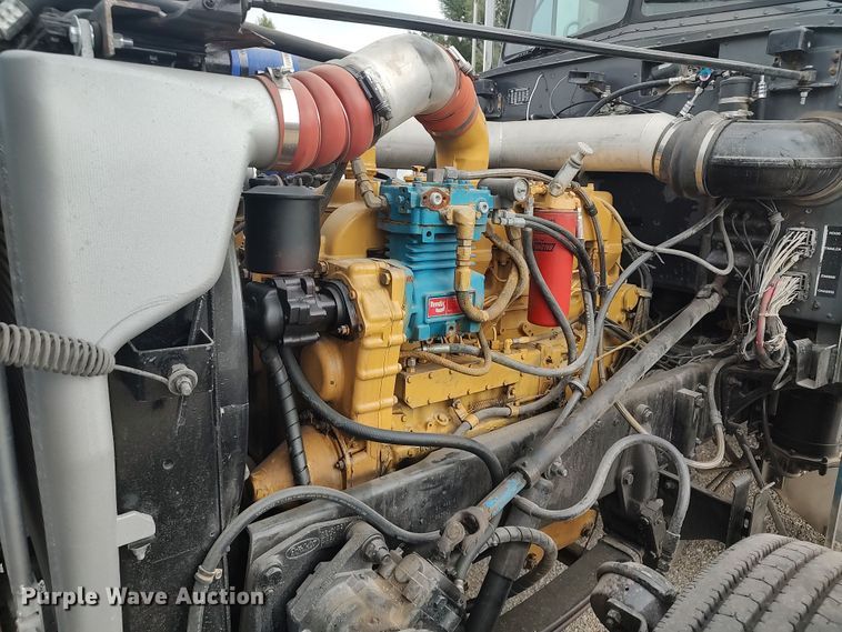 image for item MF9337 1990 Peterbilt 379  semi truck