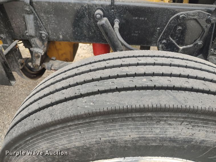 image for item MF9337 1990 Peterbilt 379  semi truck