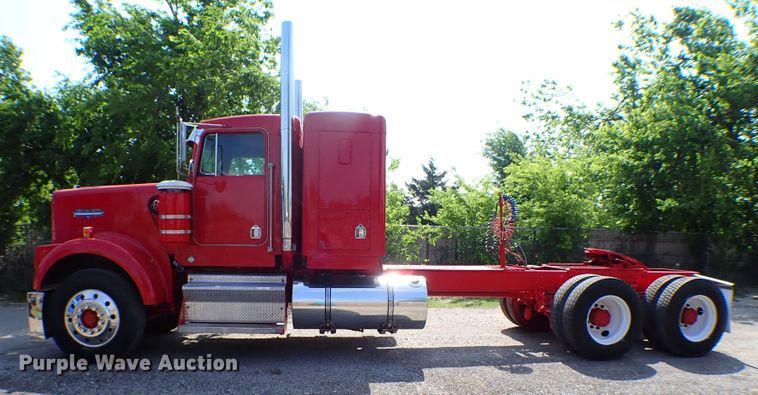 image for item MF9338 1986 Kenworth W900  semi truck