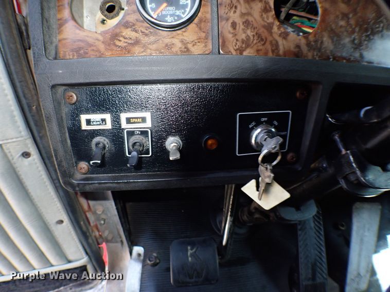 image for item MF9338 1986 Kenworth W900  semi truck