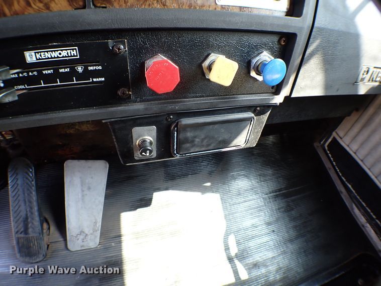 image for item MF9338 1986 Kenworth W900  semi truck