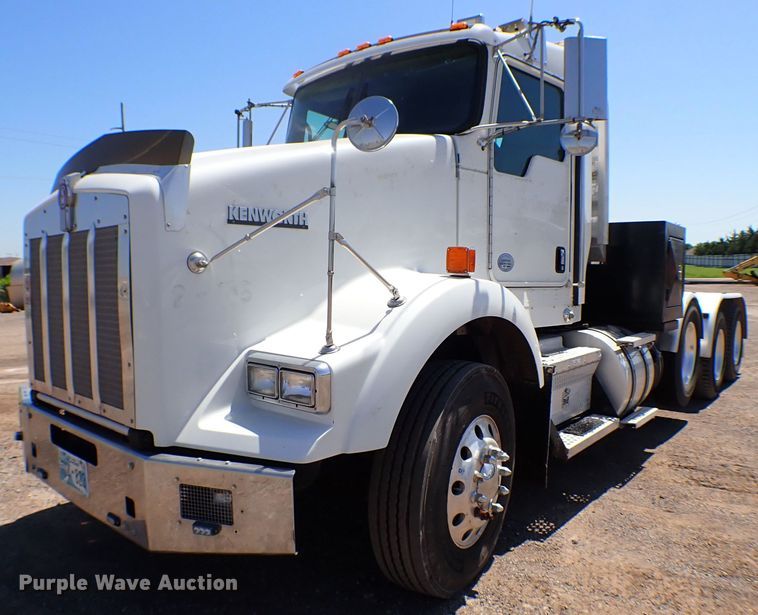 image for item MF9367 2014 Kenworth T800  semi truck