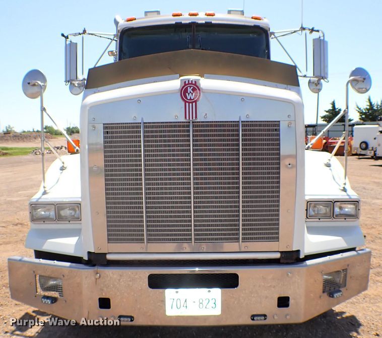 image for item MF9367 2014 Kenworth T800  semi truck