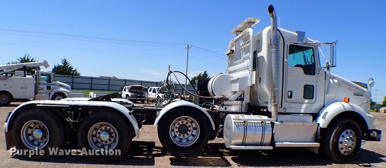 image for item MF9367 2014 Kenworth T800  semi truck