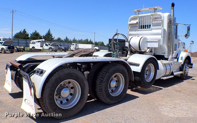 image for item MF9367 2014 Kenworth T800  semi truck