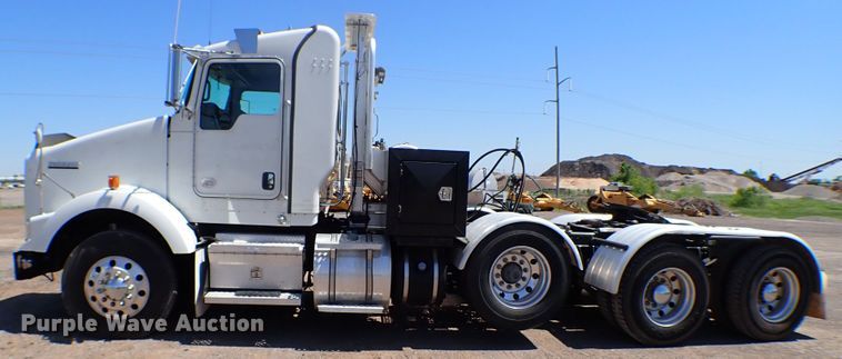image for item MF9367 2014 Kenworth T800  semi truck