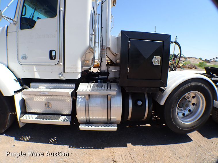 image for item MF9367 2014 Kenworth T800  semi truck