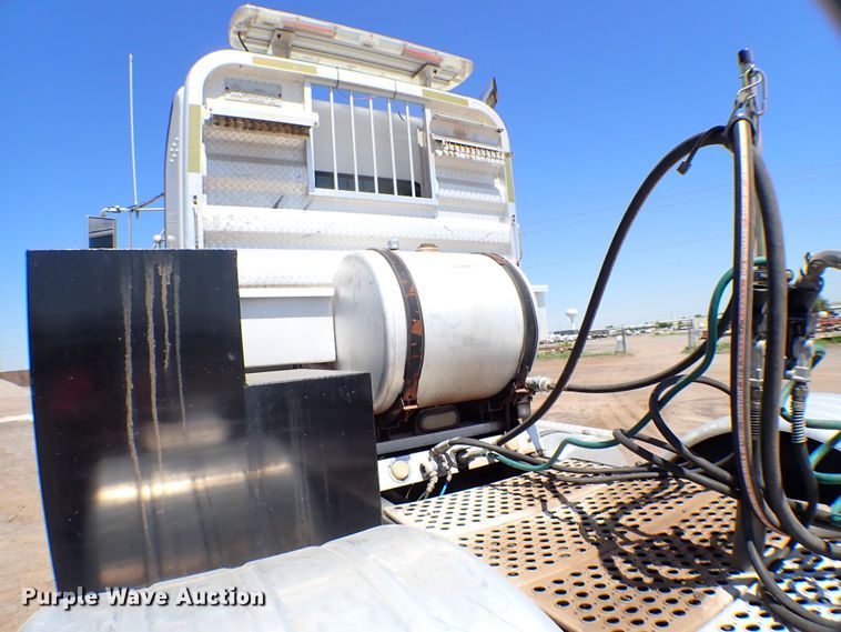 image for item MF9367 2014 Kenworth T800  semi truck