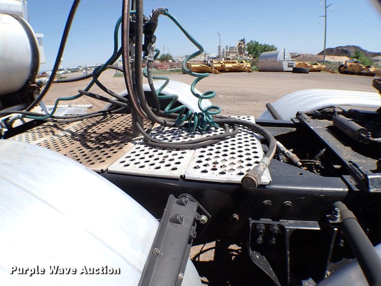 image for item MF9367 2014 Kenworth T800  semi truck