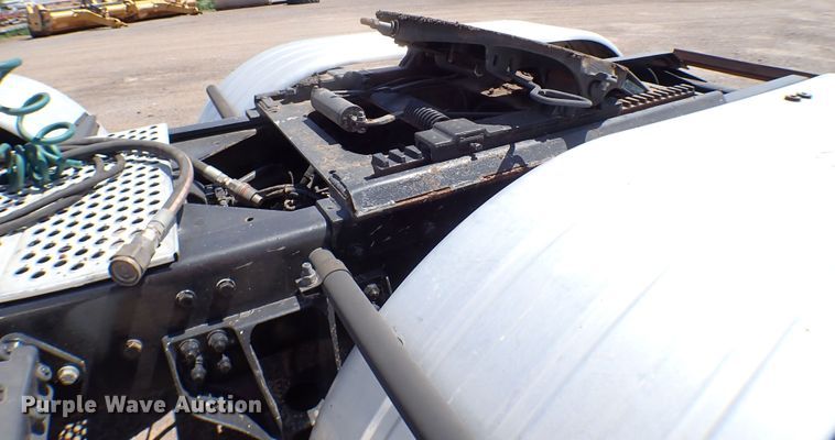 image for item MF9367 2014 Kenworth T800  semi truck