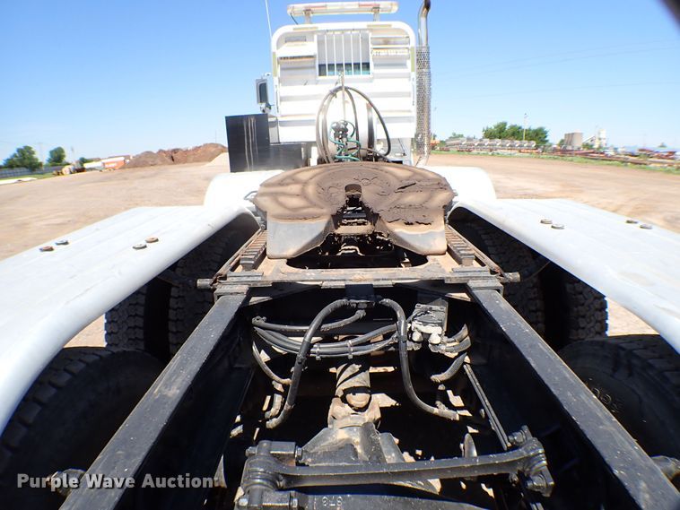 image for item MF9367 2014 Kenworth T800  semi truck