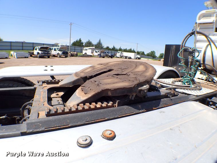 image for item MF9367 2014 Kenworth T800  semi truck