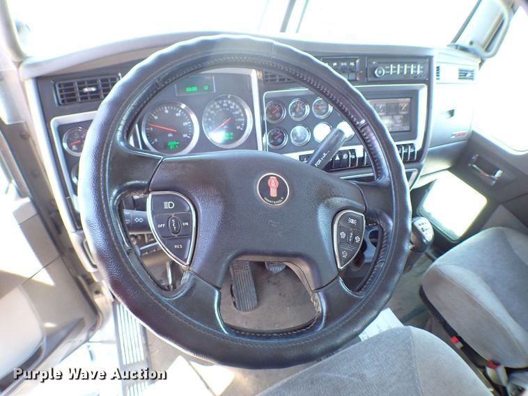 image for item MF9367 2014 Kenworth T800  semi truck