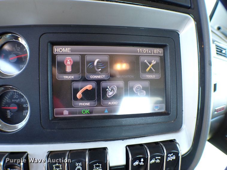 image for item MF9367 2014 Kenworth T800  semi truck