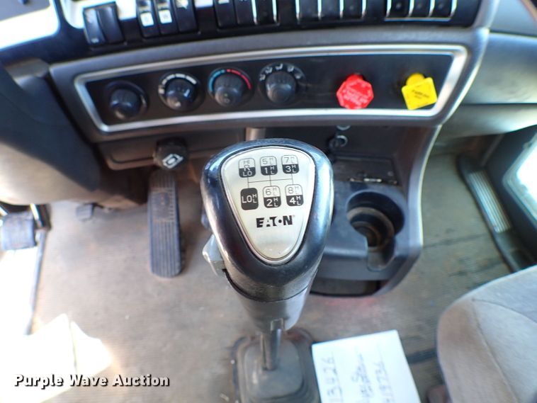 image for item MF9367 2014 Kenworth T800  semi truck