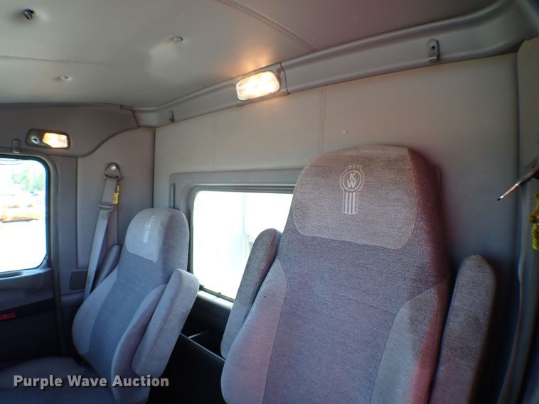 image for item MF9367 2014 Kenworth T800  semi truck