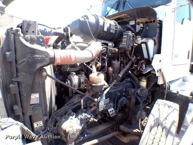 image for item MF9367 2014 Kenworth T800  semi truck