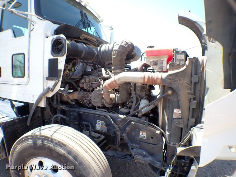 image for item MF9367 2014 Kenworth T800  semi truck