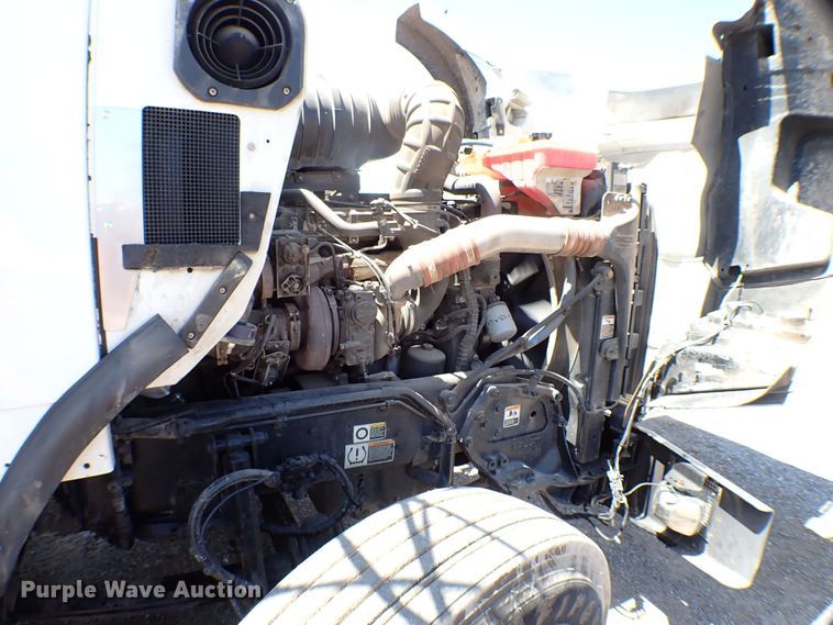 image for item MF9367 2014 Kenworth T800  semi truck