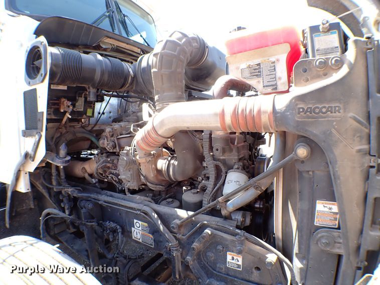 image for item MF9367 2014 Kenworth T800  semi truck