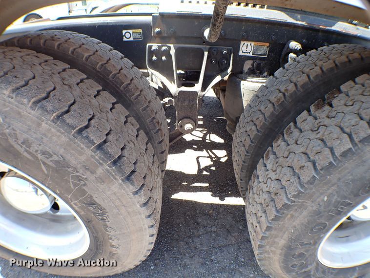 image for item MF9367 2014 Kenworth T800  semi truck