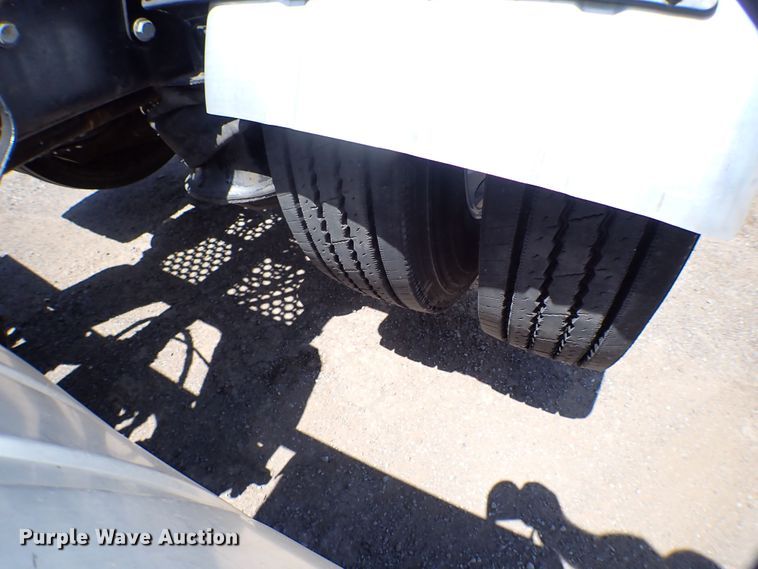 image for item MF9367 2014 Kenworth T800  semi truck