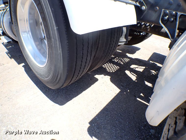 image for item MF9367 2014 Kenworth T800  semi truck