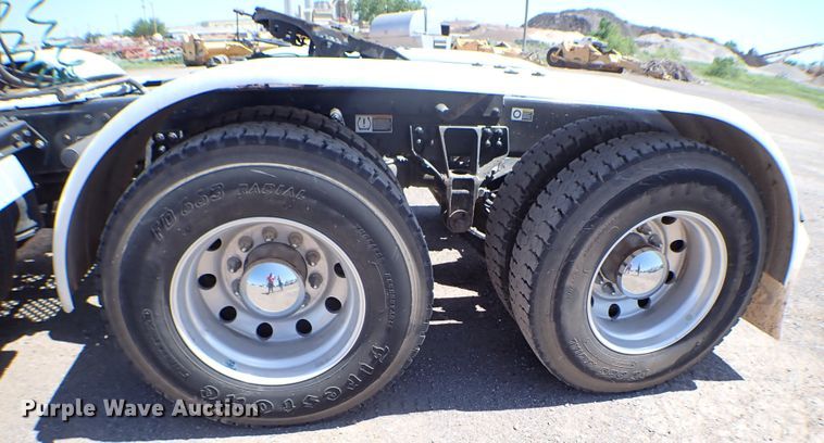 image for item MF9367 2014 Kenworth T800  semi truck