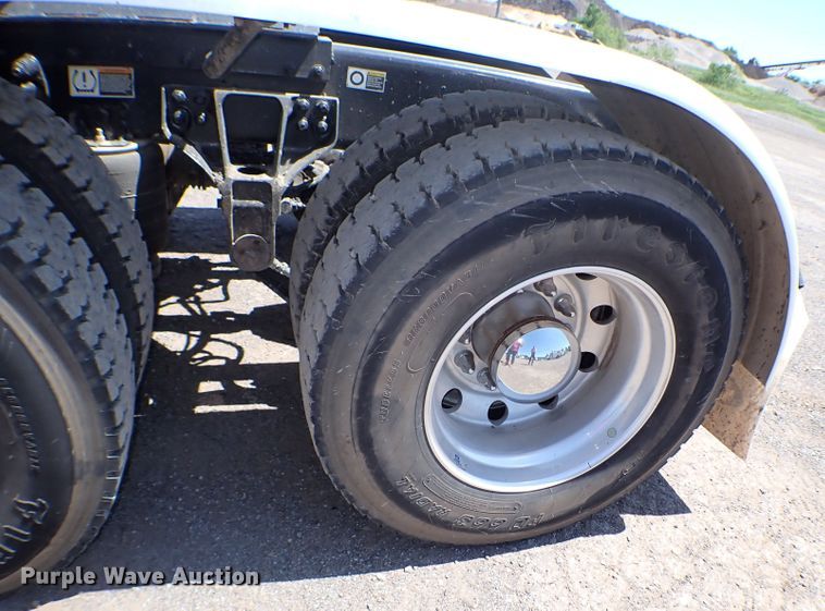 image for item MF9367 2014 Kenworth T800  semi truck