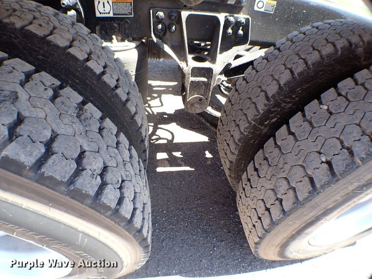 image for item MF9367 2014 Kenworth T800  semi truck