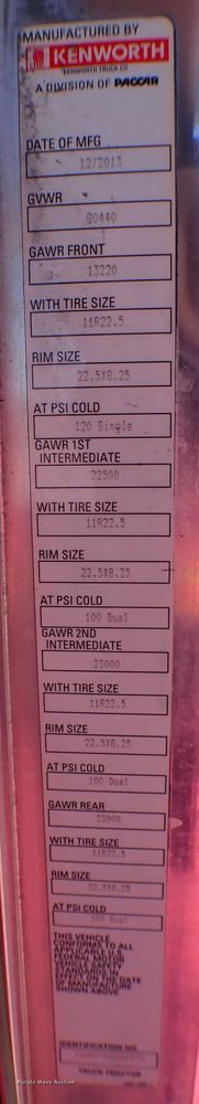 image for item MF9367 2014 Kenworth T800  semi truck