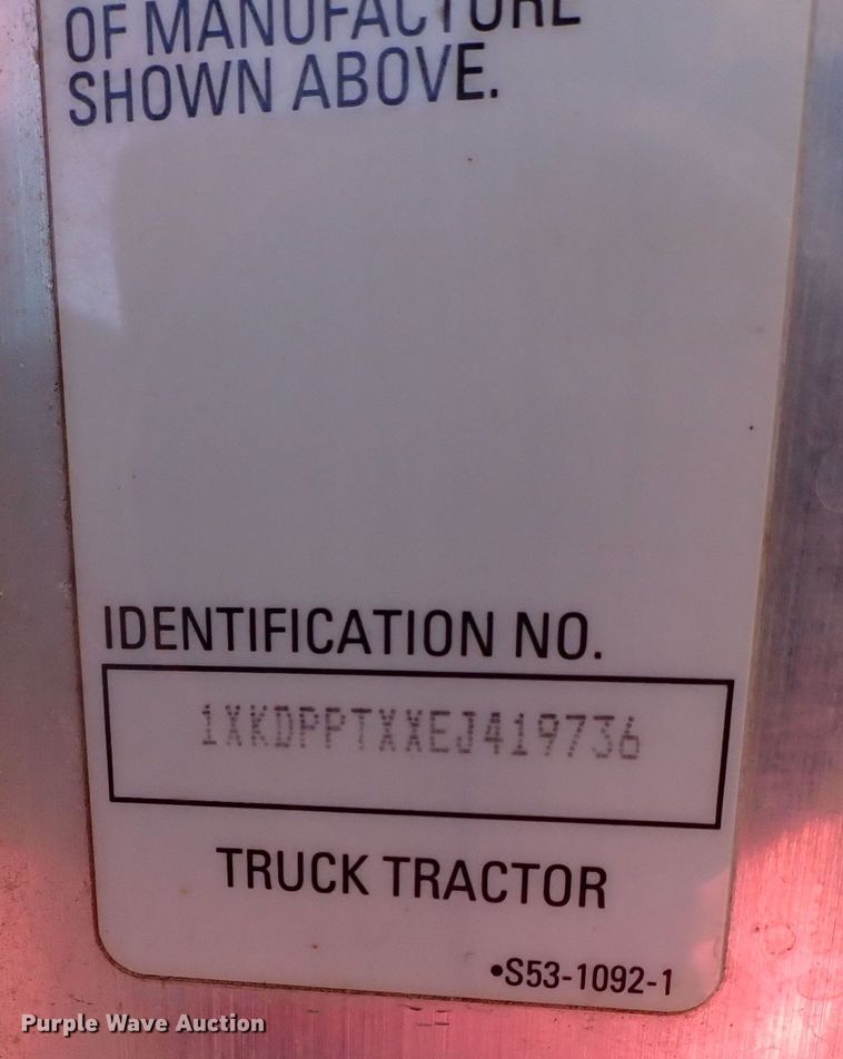 image for item MF9367 2014 Kenworth T800  semi truck