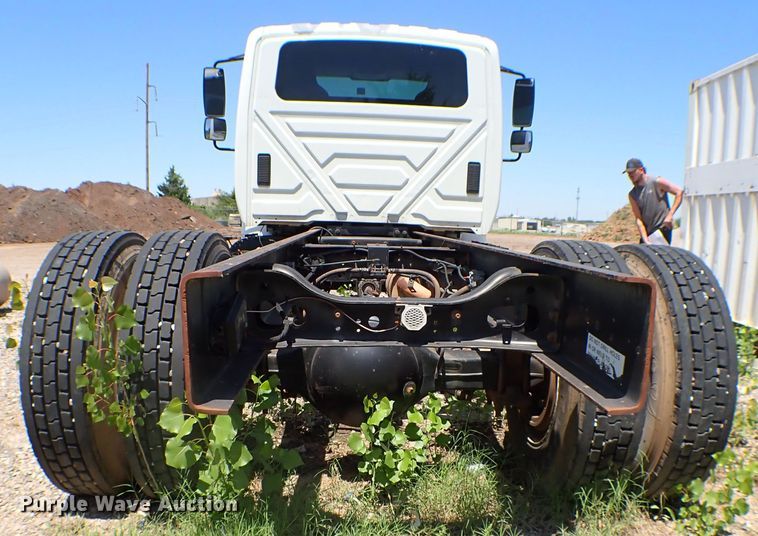 image for item MF9374 2004 International 4300  truck cab and chassis