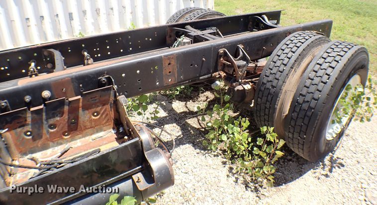 image for item MF9374 2004 International 4300  truck cab and chassis