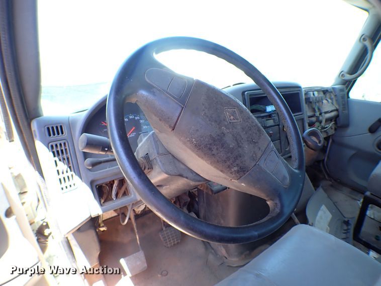 image for item MF9374 2004 International 4300  truck cab and chassis