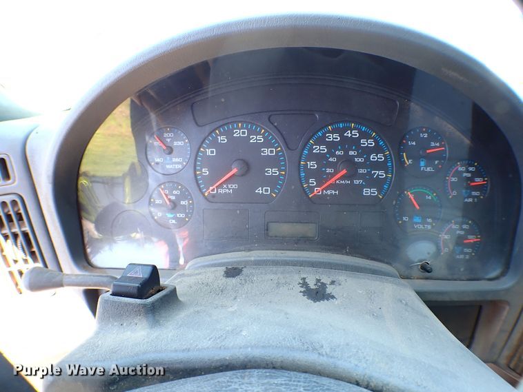 image for item MF9374 2004 International 4300  truck cab and chassis