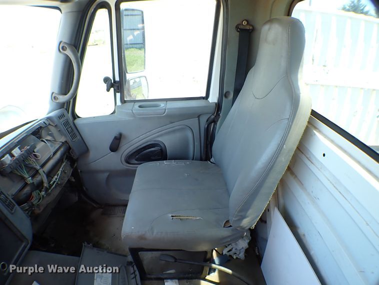 image for item MF9374 2004 International 4300  truck cab and chassis