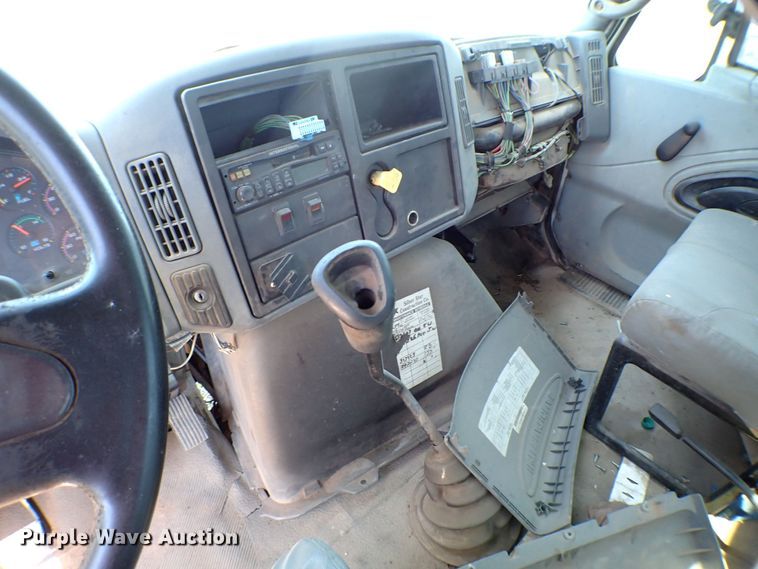 image for item MF9374 2004 International 4300  truck cab and chassis