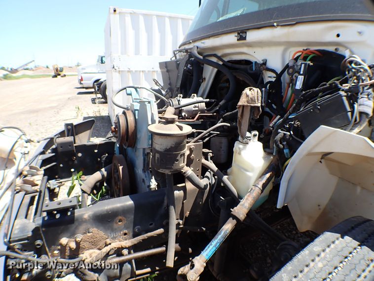 image for item MF9374 2004 International 4300  truck cab and chassis