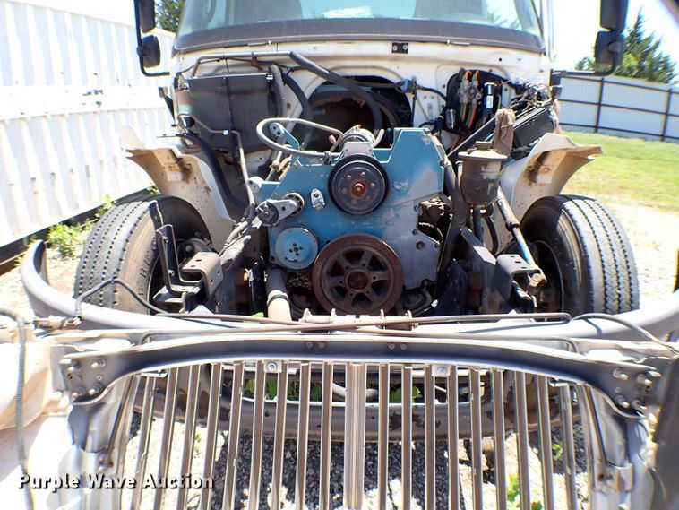 image for item MF9374 2004 International 4300  truck cab and chassis