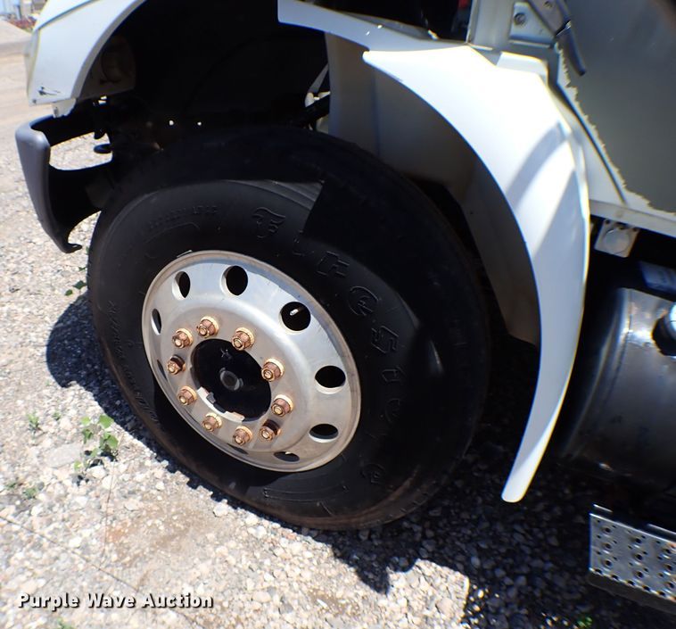 image for item MF9374 2004 International 4300  truck cab and chassis